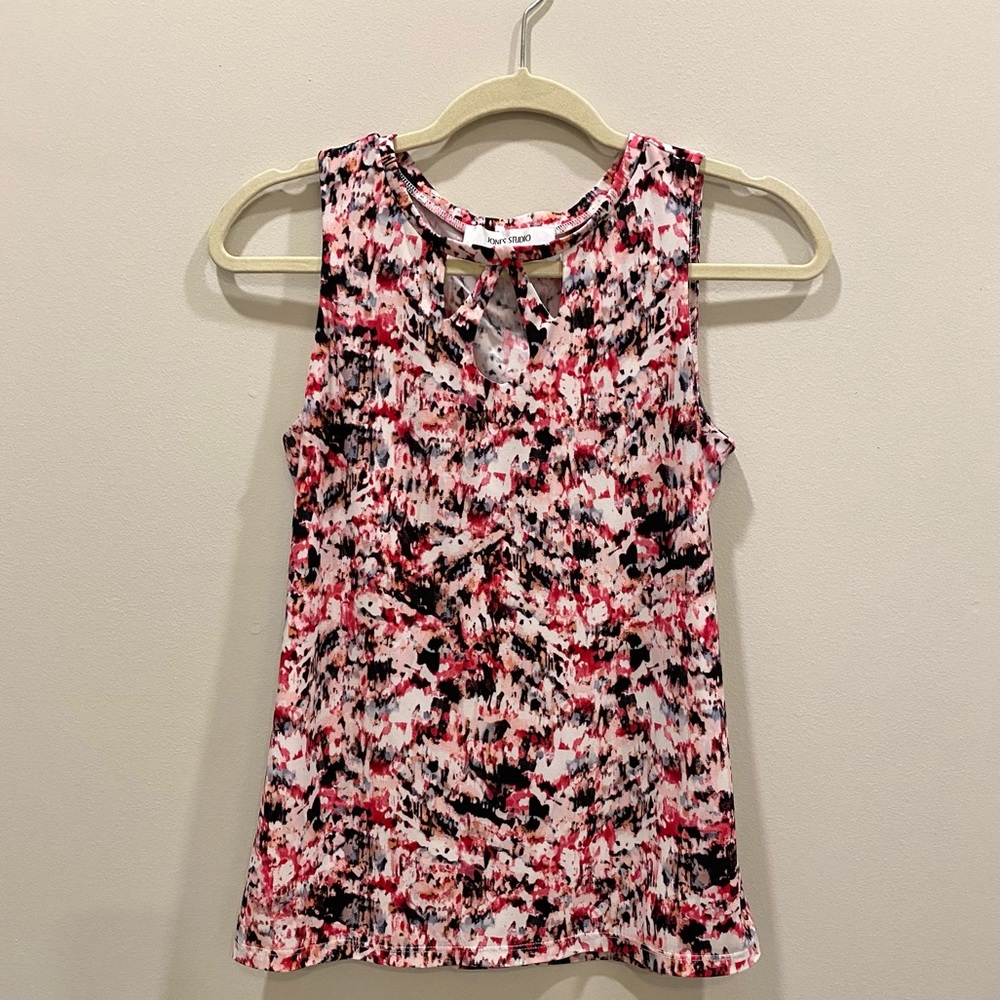 JONES STUDIO Key Hole Tank Top Pink Abstract